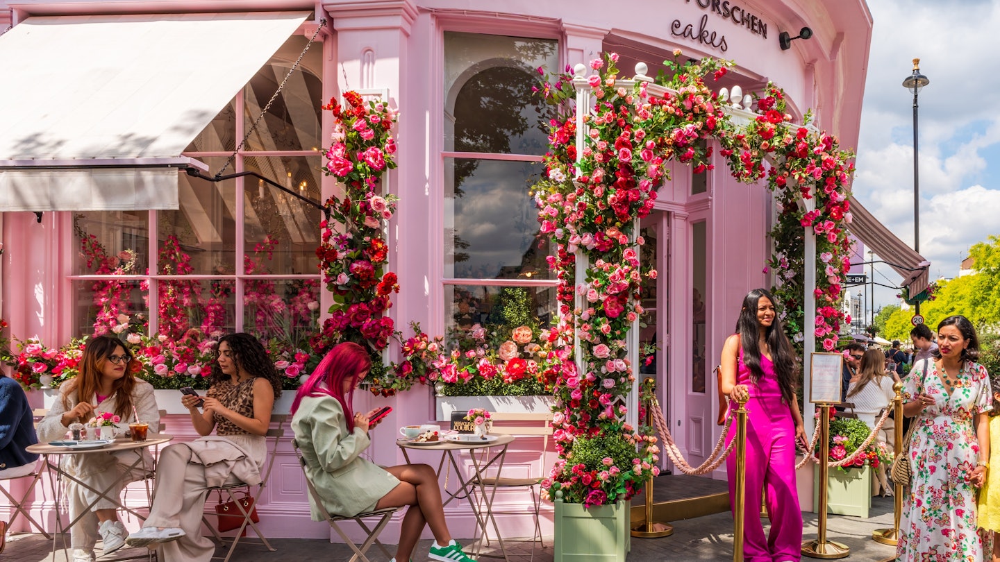 LONDON, UK - MAY 25, 2024: Peggy Porschen bakery in Belgravia is decorated with spectacular floral display for Chelsea in Bloom annual floral exhibition, License Type: media, Download Time: 2025-01-08T16:59:29.000Z, User: Norma.PrauseBrewer_LonelyPlanet, Editorial: true, purchase_order: 56530 - Guidebooks, job: Global Publishing WIP, client: Experience London 2, other: Norma Brewer