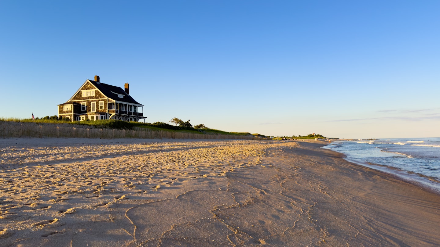 Kilkare, a legendary oceanfront Hamptons mansions in Wainscott, East Hampton, New York.  Holden lighting from a setting sun., License Type: media, Download Time: 2025-03-26T20:48:20.000Z, User: Sarahstocking, Editorial: false, purchase_order: 65050 - Digital Destinations and Articles, job: Digital , client: FTG The Hamptons, other: Sarah Stocking