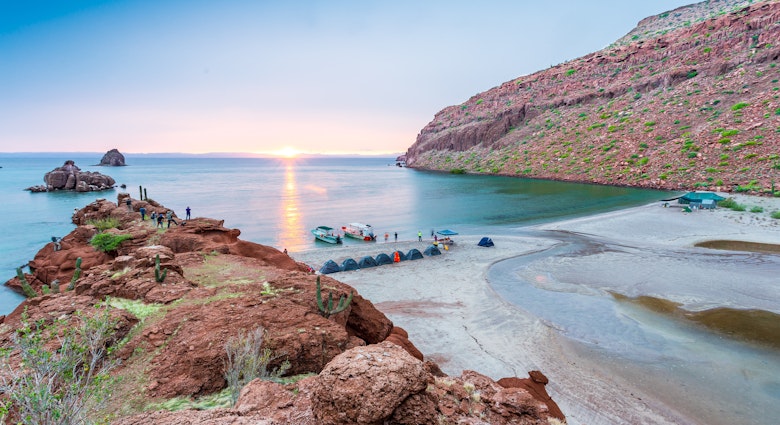 Beach camp on Isla Espiritu Santo during sunset.
393173650
beach, camping, island, pied, relaxing, rotas, sunset, swing, view, walking