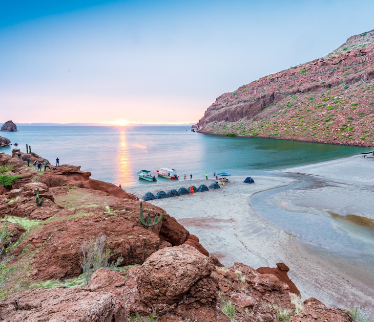 Beach camp on Isla Espiritu Santo during sunset.
393173650
beach, camping, island, pied, relaxing, rotas, sunset, swing, view, walking